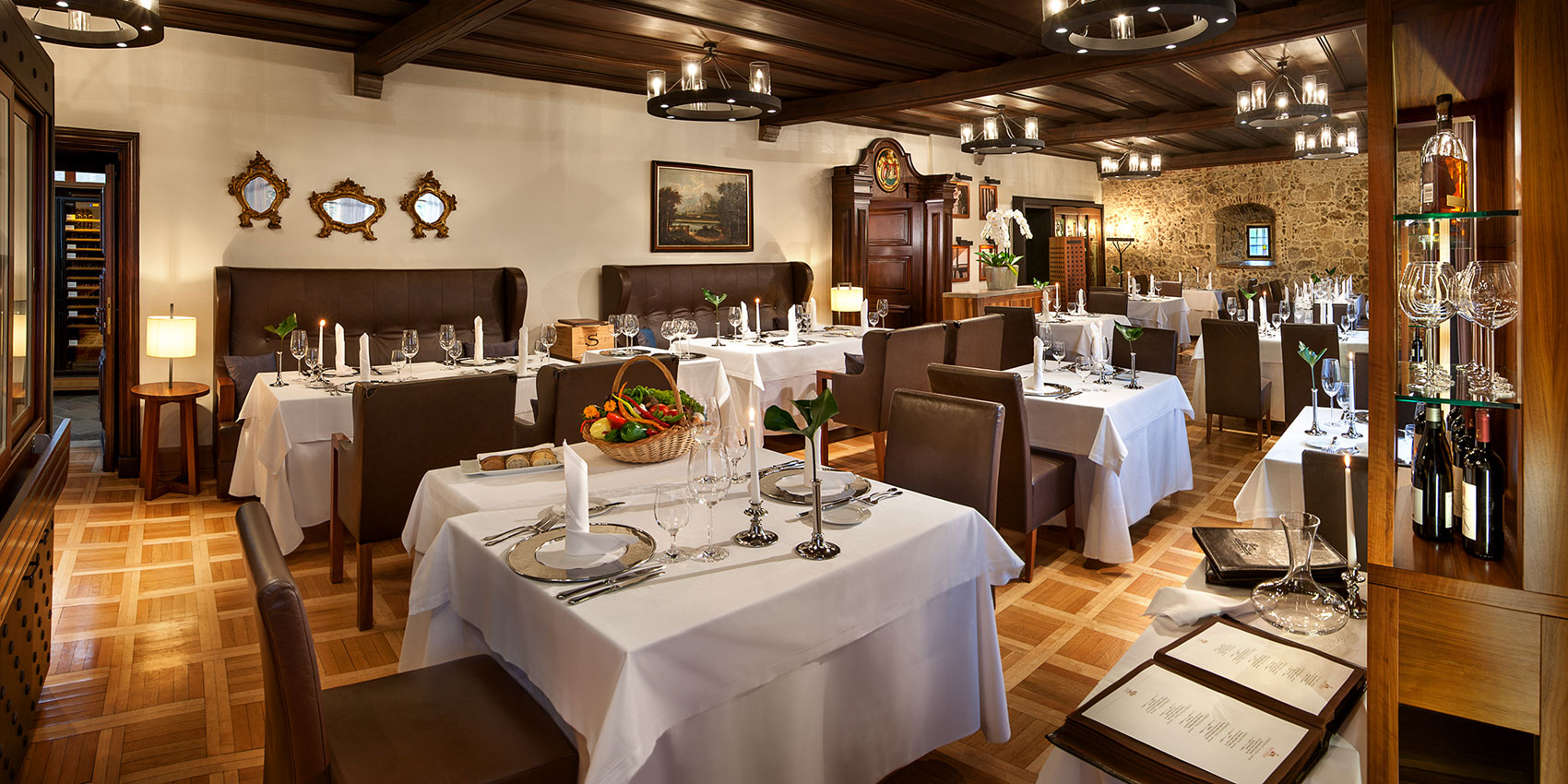 restaurant-room restaurant-room