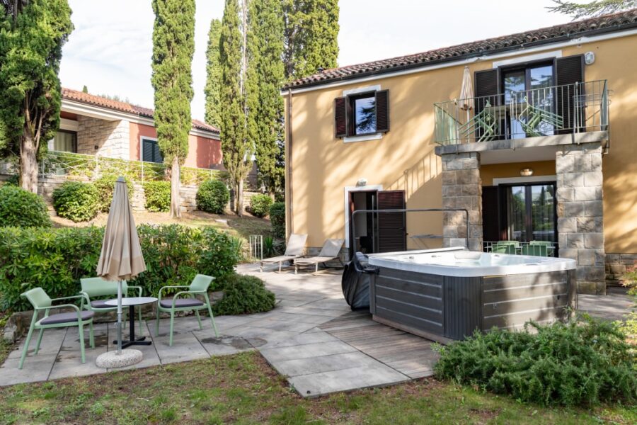 Deluxe Suite Vista Mare con terazza e vasca idromassaggio esterna 2 Deluxe Suite Vista Mare con terazza e vasca idromassaggio esterna 2