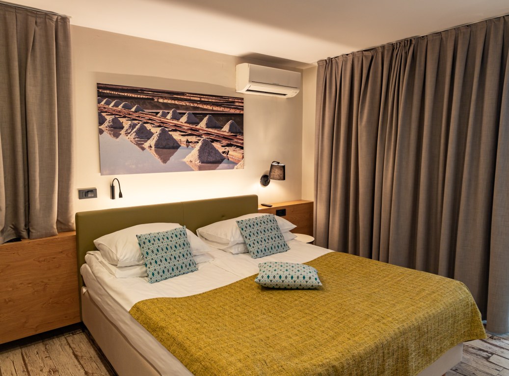 Deluxe Suite Vista Mare con terazza e vasca idromassaggio esterna 5 Deluxe Suite Vista Mare con terazza e vasca idromassaggio esterna 5