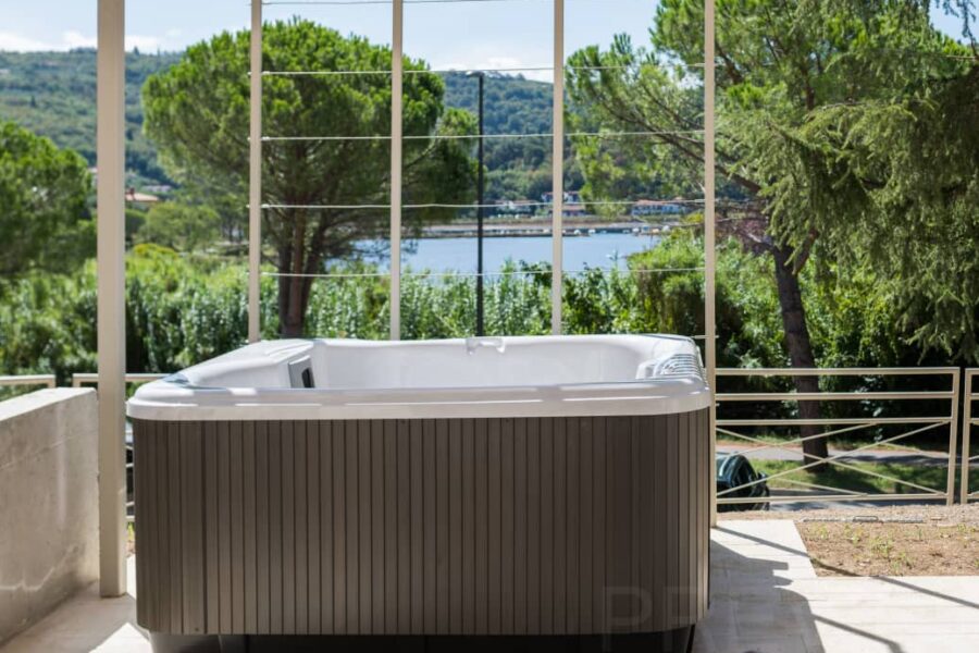 Junior Suite Superior con etrrazza e vasca isromassaggio esterna 4 Junior Suite Superior con etrrazza e vasca isromassaggio esterna 4